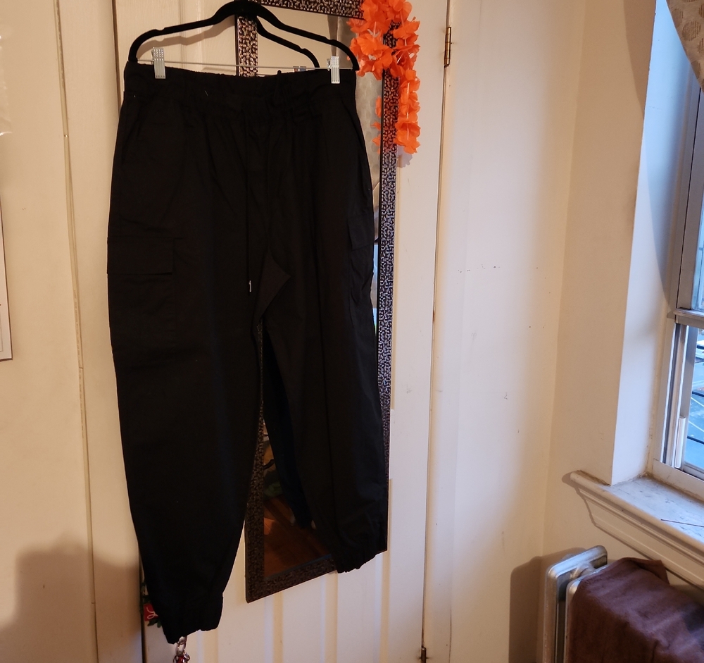 Woman's Black Cargo Pants